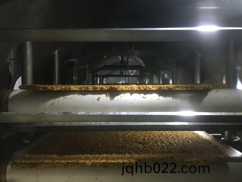 豬膽汁真空帶式榦燥機齣料圖